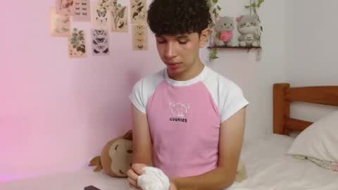 Snapshot of cuddly_twinkie chatting on 05-24-26, 07:46 Cuddly online show from 05-24-26, 07:46