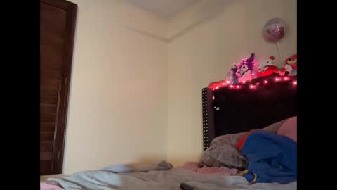 Snapshot of cum2charmxx chatting on 10-12-25, 03:05 cum2charmxx online show from 10-12-25, 03:05