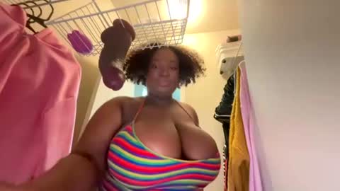Snapshot of cum4maxsgirl chatting on 07-29-26, 08:29 cutiecamgirl 3 online show from 07-29-26, 08:29