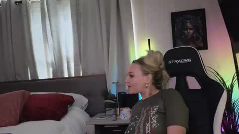 cumguzzlingskank online show from 03-08-26, 05:06