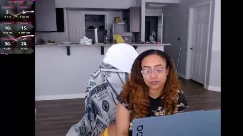 Snapshot of cumplzqueen chatting on 06-18-26, 07:07 Nia Reese online show from 06-18-26, 07:07