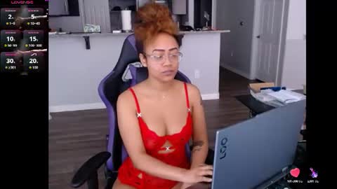 Snapshot of cumplzqueen chatting on 07-08-26, 06:56 Nia Reese online show from 07-08-26, 06:56