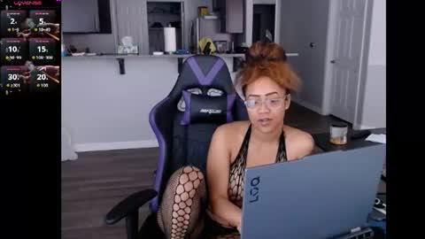 Snapshot of cumplzqueen chatting on 07-09-26, 08:35 Nia Reese online show from 07-09-26, 08:35