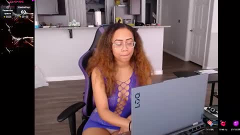 Snapshot of cumplzqueen chatting on 07-14-26, 07:41 Nia Reese online show from 07-14-26, 07:41
