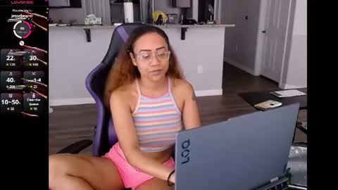 Snapshot of cumplzqueen chatting on 07-16-26, 06:36 Nia Reese online show from 07-16-26, 06:36