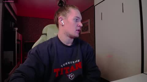 Snapshot of cumzan_ chatting on 02-10-26, 02:37 Tarzan online show from 02-10-26, 02:37