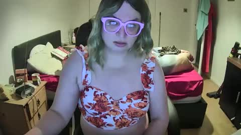 Snapshot of curleyshirley chatting on 01-28-25, 05:24 Shirley online show from 01-28-25, 05:24