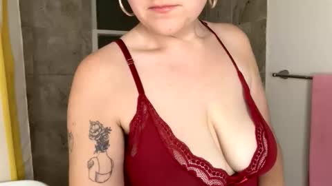 Snapshot of curliegirlee chatting on 02-20-26, 06:19 curliegirlee online show from 02-20-26, 06:19