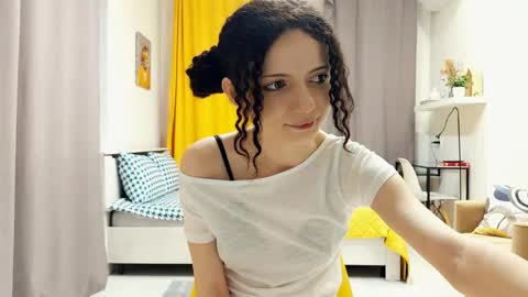 Kira online show from 05-27-26, 12:40