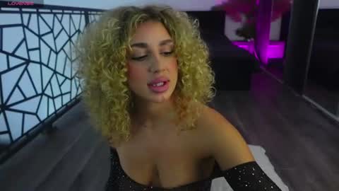 Snapshot of curlyanto chatting on 07-04-26, 09:26 Antonia online show from 07-04-26, 09:26