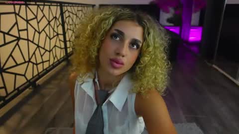 Snapshot of curlyanto chatting on 07-08-26, 11:20 Antonia online show from 07-08-26, 11:20