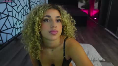 Snapshot of curlyanto chatting on 07-17-26, 07:04 Antonia online show from 07-17-26, 07:04