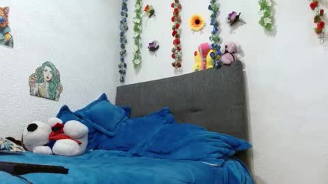 curlybutterfly online show from 10-31-25, 10:44