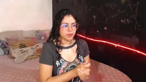 Snapshot of curlycool chatting on 02-19-25, 02:33 Max and Cata online show from 02-19-25, 02:33