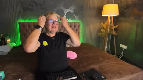 CurlyDreams online show from 09-18-25, 12:07