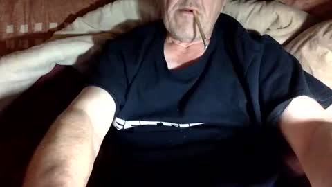 Snapshot of curvelover1977 chatting on 11-10-25, 09:25 curvelover1977 online show from 11-10-25, 09:25