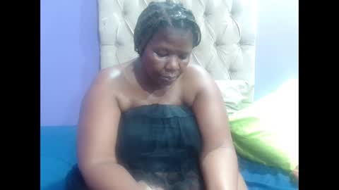 Snapshot of curveychubbyzoe chatting on 12-15-25, 09:24 curveychubbyzoe online show from 12-15-25, 09:24