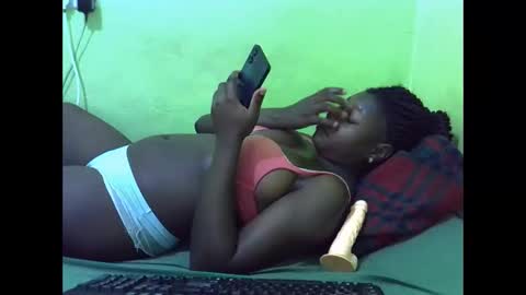 curvy_corazon1 online show from 10-21-25, 06:25