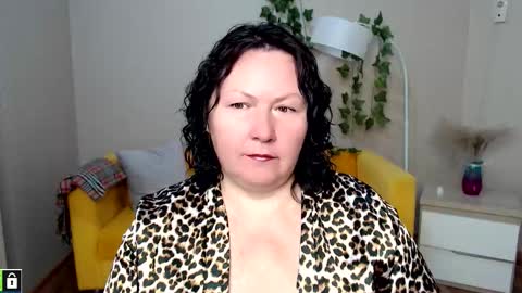 curvy_girlz online show from 11-10-25, 04:28