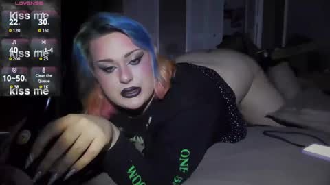 Curvygothfemboy online show from 01-01-25, 06:05
