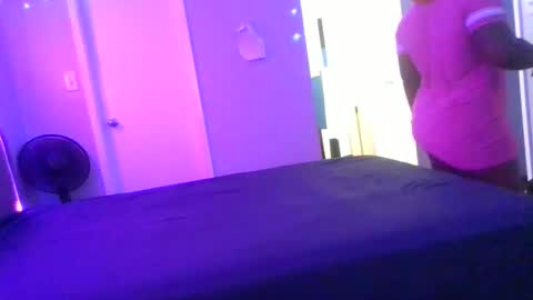 Snapshot of curvyychocolate chatting on 03-10-25, 06:56 curvyychocolate online show from 03-10-25, 06:56