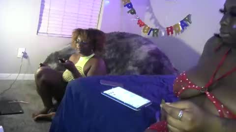 Snapshot of curvyychocolate chatting on 11-08-25, 06:02 curvyychocolate online show from 11-08-25, 06:02