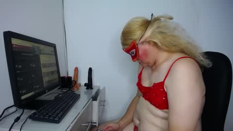 cute_boys_19 online show from 04-16-26, 06:41