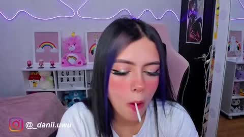 Snapshot of cute_dani__ chatting on 01-28-25, 09:30 Dani online show from 01-28-25, 09:30