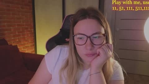 Snapshot of cute_darina chatting on 12-12-24, 04:48 Everyday stream in the same time online show from 12-12-24, 04:48