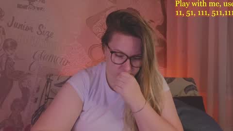 Snapshot of cute_darina chatting on 01-25-25, 01:43 Everyday stream in the same time online show from 01-25-25, 01:43