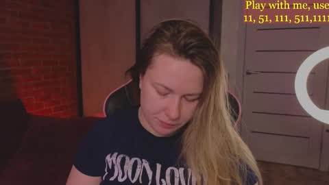 Snapshot of cute_darina chatting on 03-08-25, 01:39 Everyday stream in the same time online show from 03-08-25, 01:39