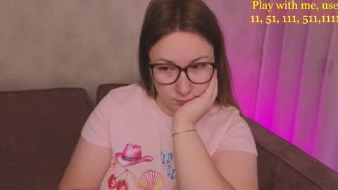 Snapshot of cute_darina chatting on 10-15-25, 02:01 Everyday stream in the same time online show from 10-15-25, 02:01