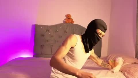 Emma online show from 04-12-26, 11:04