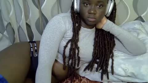 Snapshot of cute_gee chatting on 06-14-26, 07:54 daddysdoll online show from 06-14-26, 07:54