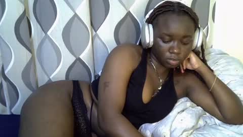 Snapshot of cute_gee chatting on 06-23-26, 10:19 daddysdoll online show from 06-23-26, 10:19