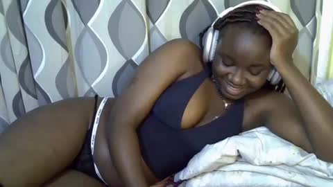 Snapshot of cute_gee chatting on 06-25-26, 07:40 daddysdoll online show from 06-25-26, 07:40
