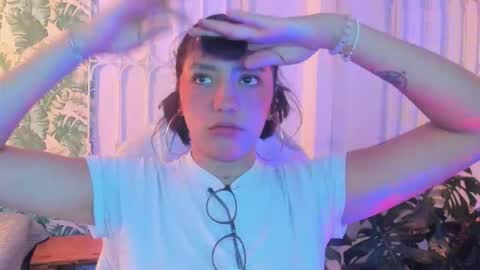 Snapshot of cute_hollywood chatting on 02-04-26, 11:49 Sofa online show from 02-04-26, 11:49