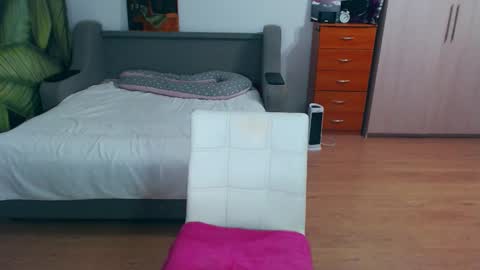 cute_jes online show from 10-27-25, 06:45