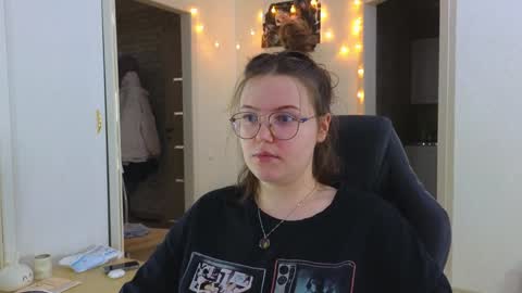 Snapshot of cute_junk chatting on 02-07-25, 01:22 Kite and Jack online show from 02-07-25, 01:22