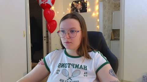 Snapshot of cute_junk chatting on 02-14-25, 06:19 Kite and Jack online show from 02-14-25, 06:19