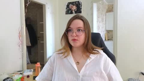 Snapshot of cute_junk chatting on 02-28-25, 05:48 Kite and Jack online show from 02-28-25, 05:48