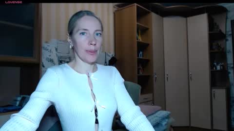 cute_lion_ online show from 11-12-25, 03:23