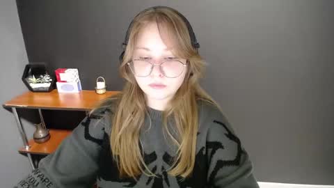 Veronica online show from 02-10-25, 10:42