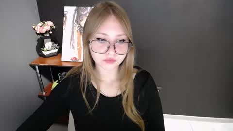 Veronica online show from 11-28-25, 07:44