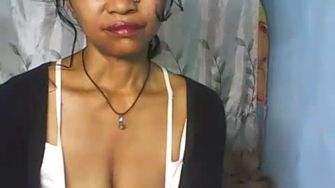 Snapshot of cute_moll chatting on 03-08-25, 12:09 murielle online show from 03-08-25, 12:09