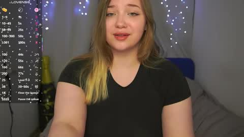 Snapshot of cute_sharloti chatting on 04-19-26, 06:10 Sasha online show from 04-19-26, 06:10