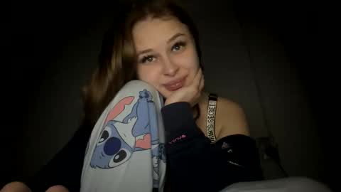 Snapshot of cute_shy00 chatting on 11-10-25, 11:59 cute_shy00 online show from 11-10-25, 11:59