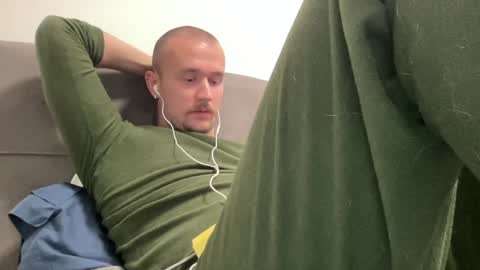 Snapshot of cute_skywalker chatting on 12-21-24, 05:18 cute_skywalker online show from 12-21-24, 05:18
