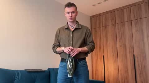 cute_skywalker online show from 04-15-26, 06:42