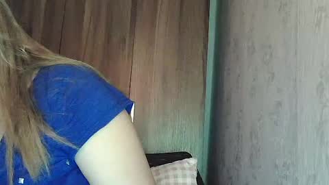 Snapshot of cute_slut09 chatting on 06-18-26, 09:14 Mimi online show from 06-18-26, 09:14